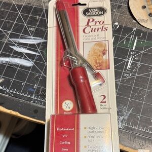 NIB Vidal Sassoon Pro Curls Curling Iron